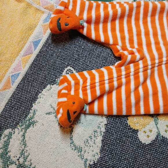 Just One You by Carter's Newborn NB Infant Baby Pumpkin Halloween Onesie Footies - Picture 6 of 7